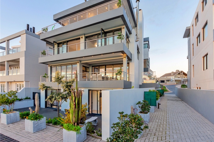 7 Bedroom Property for Sale in Calypso Beach Western Cape